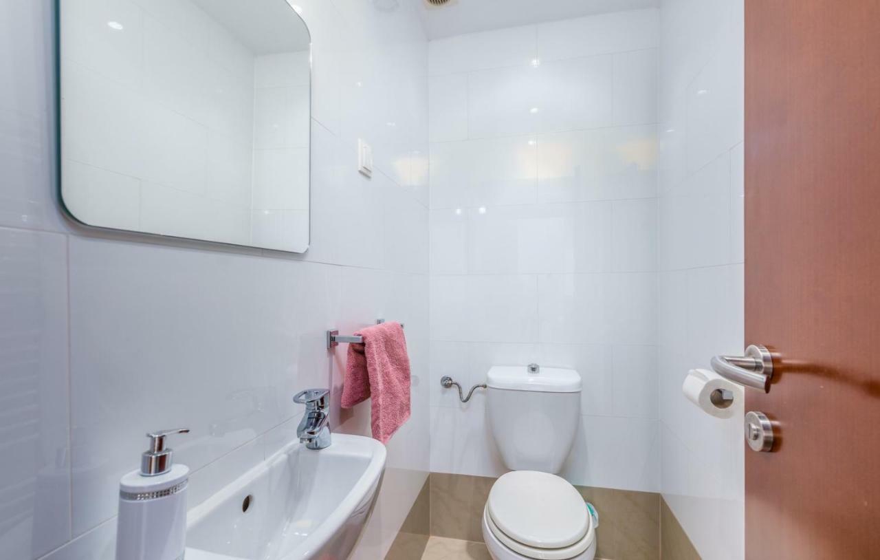 Apartment Ada *